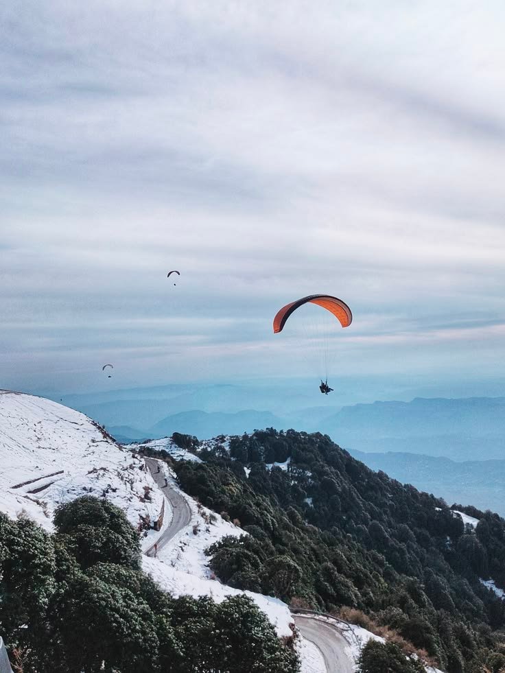 Bir Billing Escape: Paragliding, Rajgundha Valley & Prashar Lake